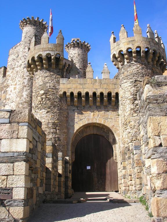 Hostal Monteclaro Ponferrada Exterior photo